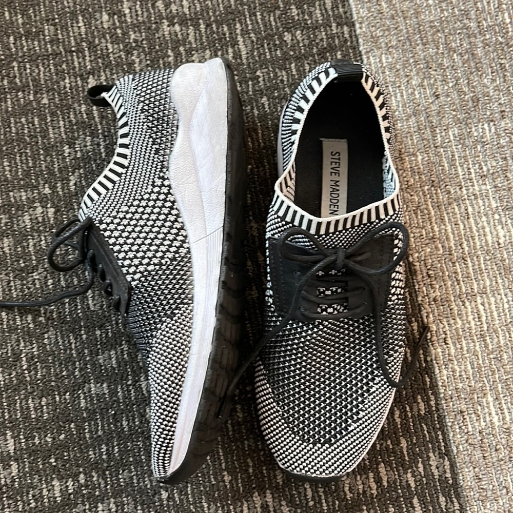 Steve Madden Sock Sneakers | Black and White | women size 8